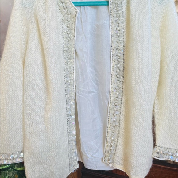 cyn les Sweaters - Chic Cream Cardigan with Sequin Accents